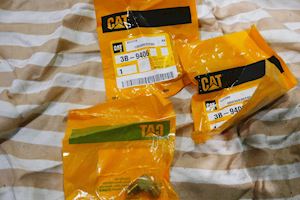 Caterpillar Fitting Elbow Adapter - 1