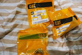 Caterpillar Fitting Elbow Adapter #1