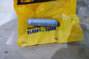 Caterpillar Nozzle Fuel Valve 9L-6884 - 1