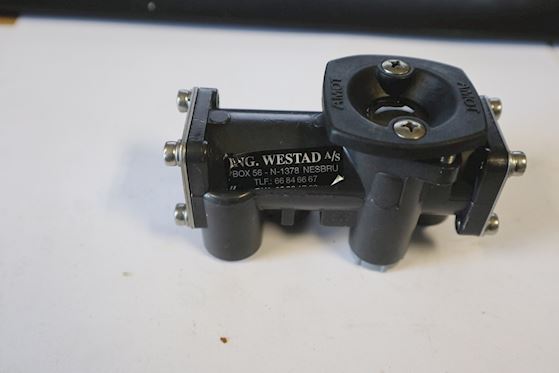 Amot Controls Pneumatiic Space Saver Indicating Relay #2