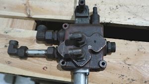 Valvoil 1 Bank Directional Control Valve P Body SD 11 - 1