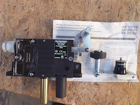 SCHMERSAL DOOR LOCKING DEVICES ATV528/1 220v #1