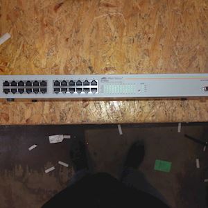 ALLIED TELESYN  Allied Telesyn AT-8024 Fast Ethernet Switch with Brackets 24-Port 10/100 Switch - 1