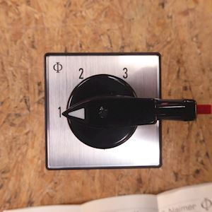 Kraus & Naimer A14 Rotary Cam Switch A14-8AE229 Chipped - 1