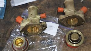 Carrier Transicold Valve Body w/Bellow and Spring for R22 and R12  5HG660014 - 1