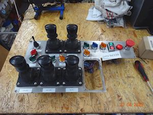 N/A Controlpanel med 5 låsbare joystiks - 1