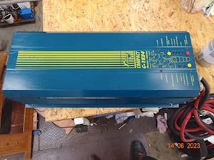 Studer INVERTER/LADER DUAL. COMPACT C-1824 - 1