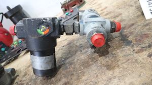 Parker & Vickers Directional Pilot Valve with High Pressure Hydraulic filter 24P1 - 1