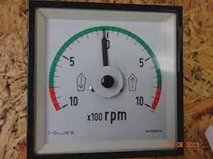 MTU TACHOMETER 500 530 8779