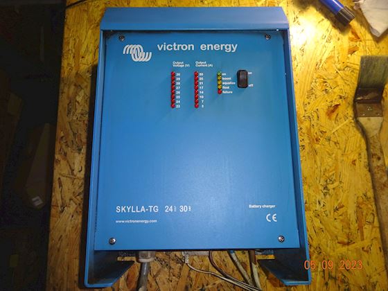 Victron SKYLLA-TG 24/30 #1