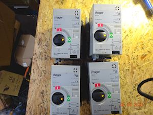 HAGER REMOTE SOFTSTARTER HXB 042H - 1