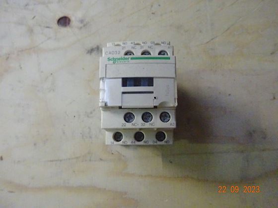 Schneider Electric Control Relay CAD32F7 #1