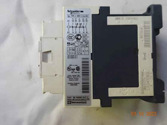 Schneider Electric Control Relay CAD32BD #2