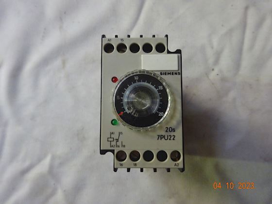 Siemens Time Relay 7PU2240-7AN20 #1