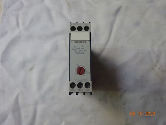 Siemens Time Relay 7PU60 20-7NN20 #1
