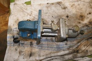 Wabco Westinghouse Control Air Valve with Lever 361 002 030 0 - 1