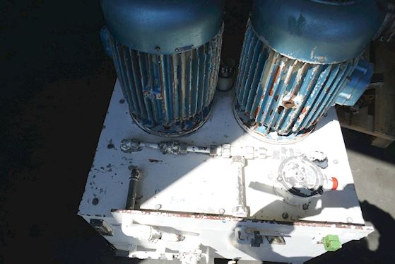 Hydraulic tank #10