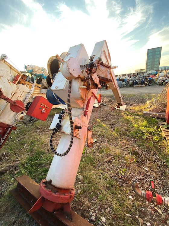 Life raft crane #2