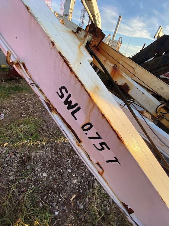 Life raft crane #4