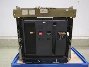 Merlin Gerin Masterpact M32 H1 - 1